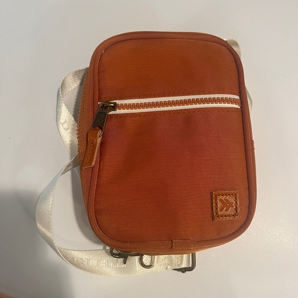 THREAD Carry On Crossbody - Burnt brown color with cream accents. NWT - Picture 1 of 6